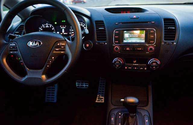 So sánh Kia Cerato 1.6L AT Sedan và Honda City 1.5 Top – Hai dòng xe sedan trong phân khúc 600 triệu