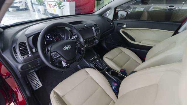 Sedan hạng C - nên mua Kia Cerato hay Mazda 3?