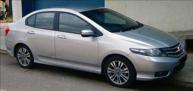 So sánh xe hơi loại sedan xe Honda City và xe Hyundai Accent