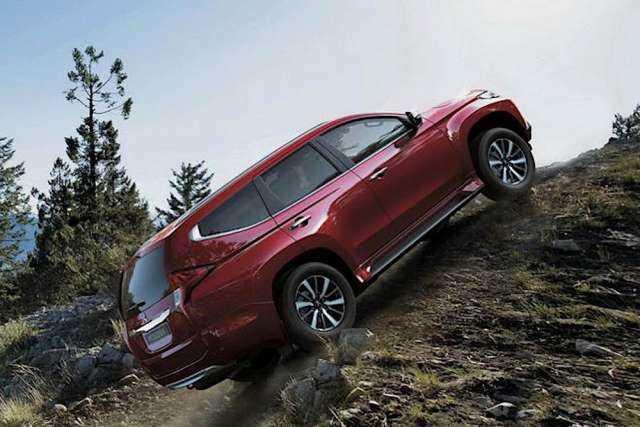 So sánh xe hơi Ford Everest 2018 và Mitsubishi Pajero Sport 2018