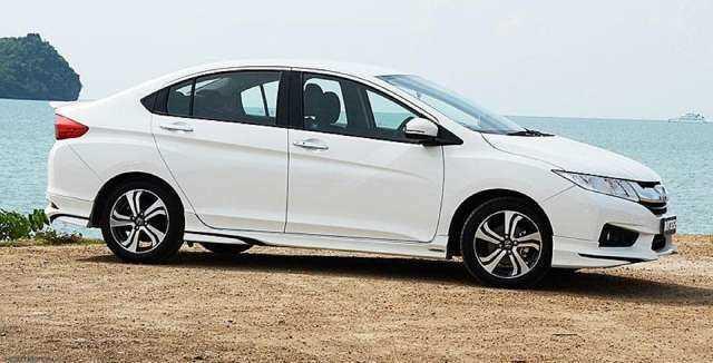  Lỗi rẽ không xi-nhan phạt bao nhiêu tiền?