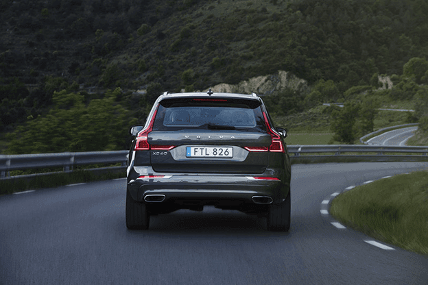 Đối đầu trong ngoại thất: Mercedes-Benz GLC và Volvo XC60