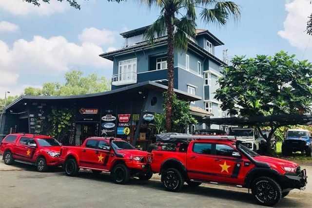 Siêu xe “khoác áo” quốc kỳ, cổ vũ bóng đá Việt Nam