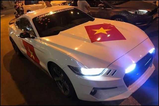 Siêu xe “khoác áo” quốc kỳ, cổ vũ bóng đá Việt Nam