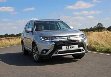 Mitsubishi Outlander trang bị động cơ mới, giá từ 831 triệu đồng