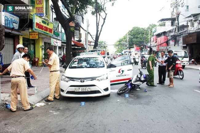 Mở cửa ô tô không quan sát: Nguy hiểm chết người!