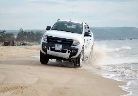 Đánh giá xe Ford Ranger Wildtrak 3.2L: Đi phố sang, chở hàng tiện