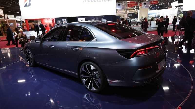 xe Vinfast LUX A2.0