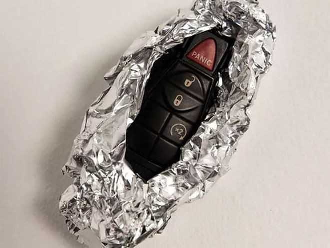 bọc chìa khóa trong giấy bạc