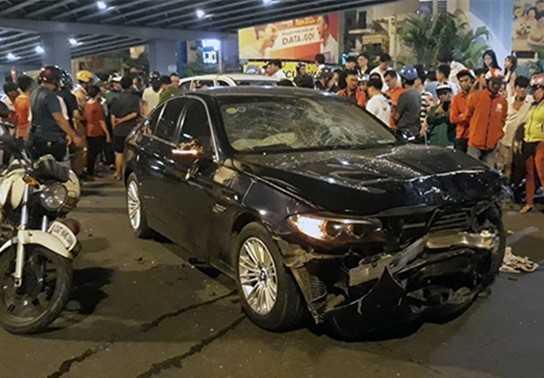 Nữ doanh nhân lái BMW tông loạt xe ở Sài Gòn nhận 'có bia rượu'