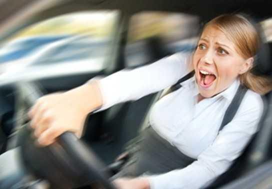 Làm gì để hạn chế “nhầm chân phanh và chân ga”?