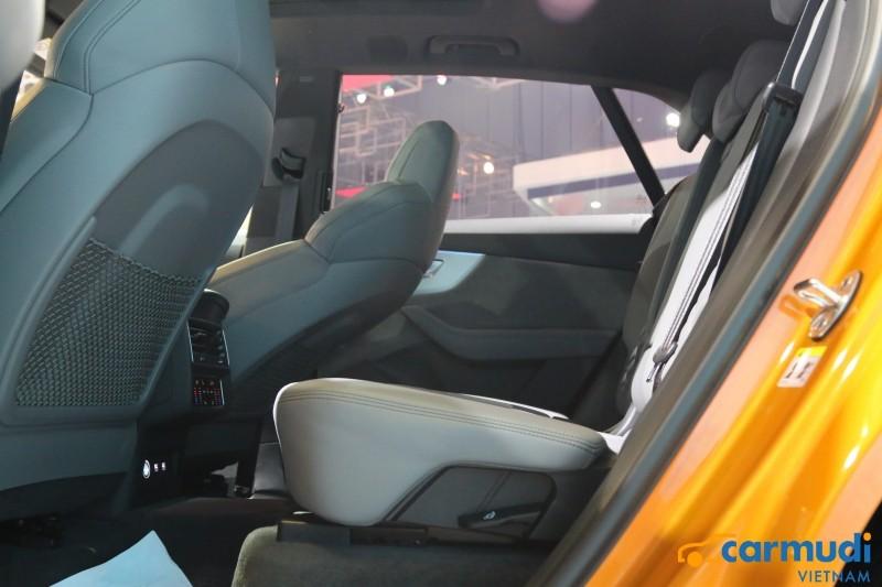 khoang sau audi q8