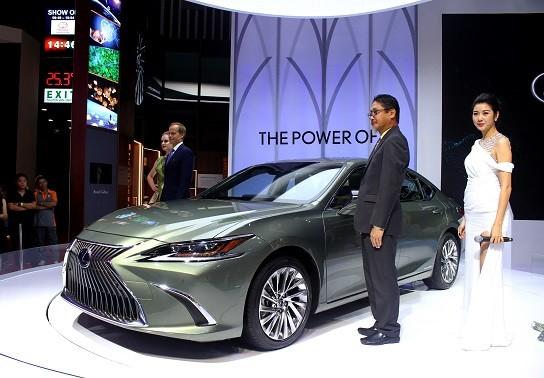 [VMS 2018] - Lexus ES300h và RX350L 2019 “chào” thị trường Việt