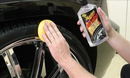 làm sạch vành và lốp xe