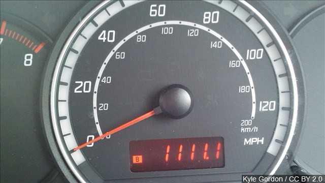 tua ngược công tơ mét