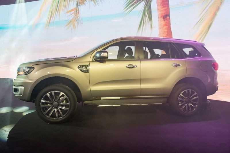 ford-everest-2018-chính-thuc-cong-bo-gia-2-phien-ban-ambiente