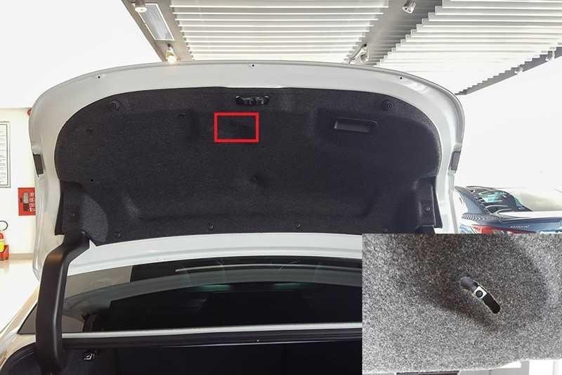 Bình tĩnh tìm lẫy mở cốp