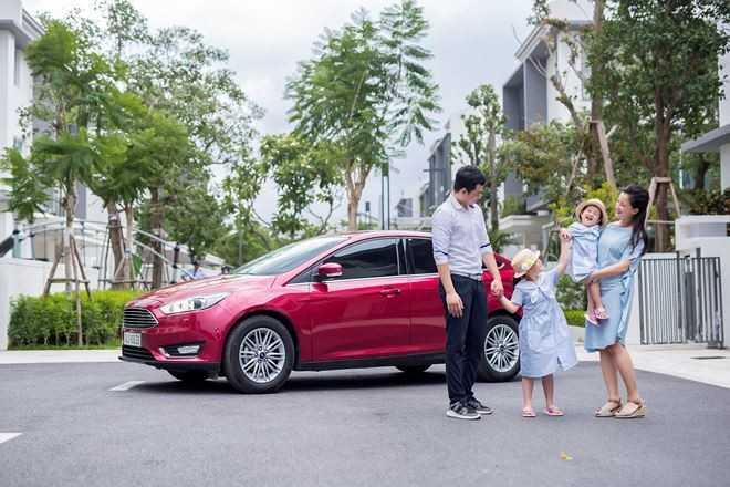 không nên sử dụng điện thoại di động khi lái xe để bảo vệ an toàn của bản thân và gia đình bạn