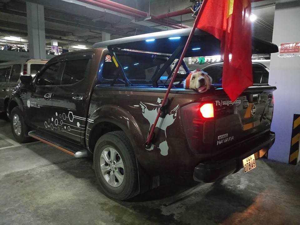 Xe bán tải đi bão AFF Cup