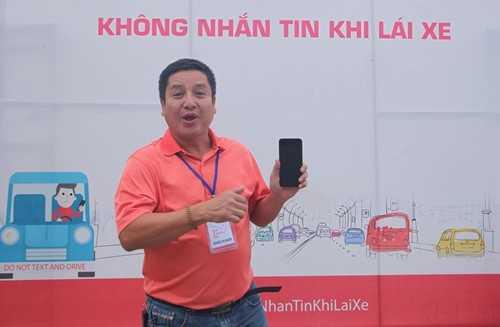 không nên nhắn tin khi lái xe