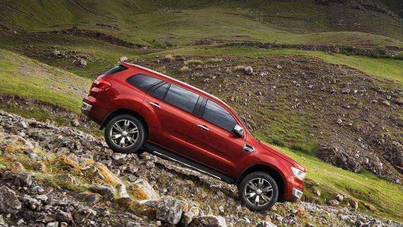 Lái xe xuống dốc