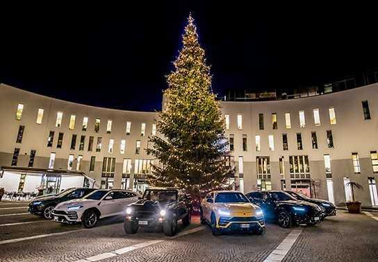 Lamborghini Urus xuyên nước Ý mừng giáng sinh