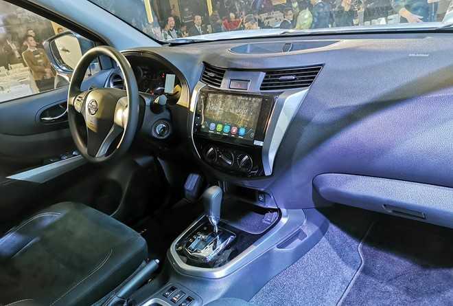 Khoang nội thất Nissan Terra