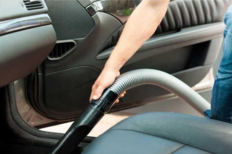 Rơi rớt thức ăn trên ghế