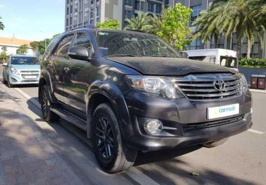 Toyota Fortuner 2.7V 2016 chạy 45.000 km có giá 825 triệu đồng