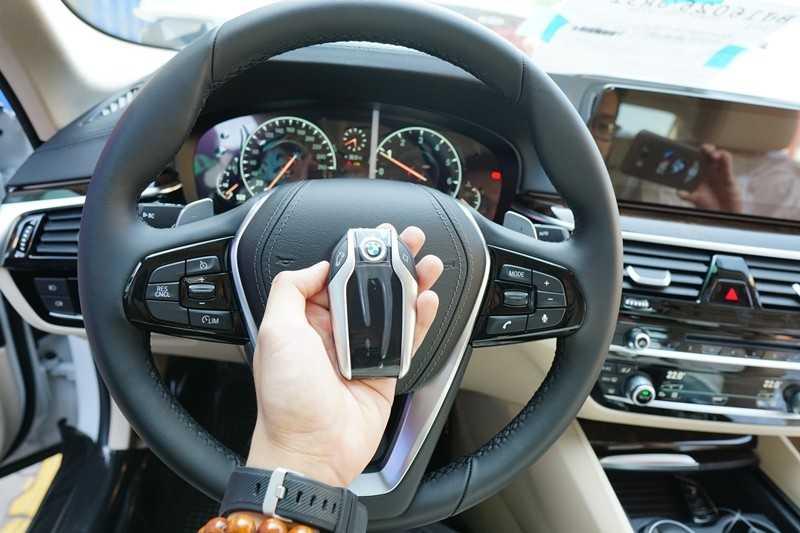 chìa khoá thông minh BMW 5 Series 2019