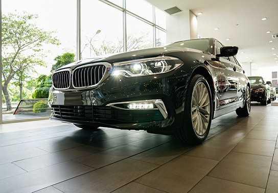 Chi tiết và giá lăn bánh BMW 5-Series vừa ra mắt tại Việt Nam