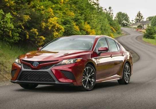 Toyota Camry thế hệ mới sẽ ra mắt ngày 23/4 sắp tới