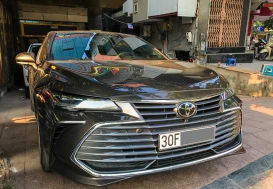Cận cảnh hàng hiếm Toyota Avalon 2019 tại Việt Nam