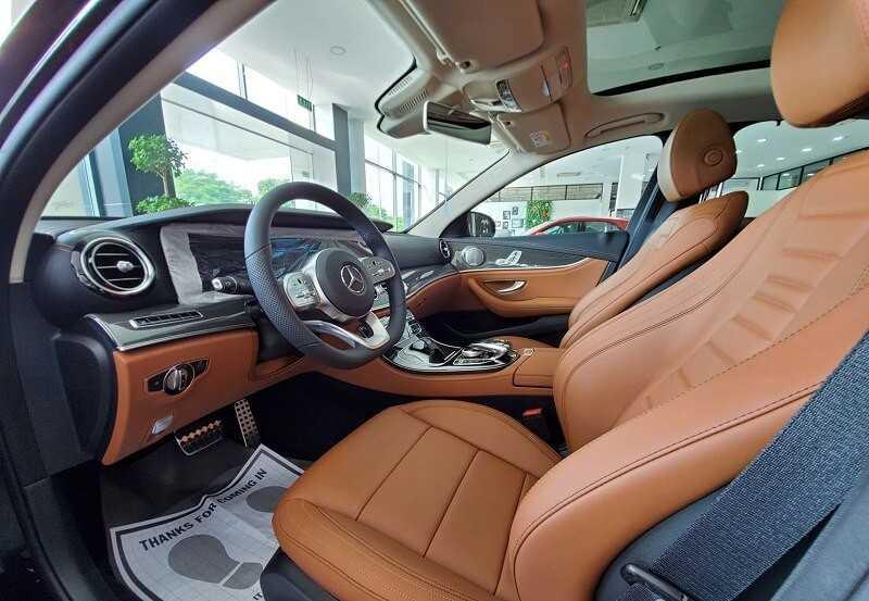 Nội thất Mercedes E 300 AMG 2019