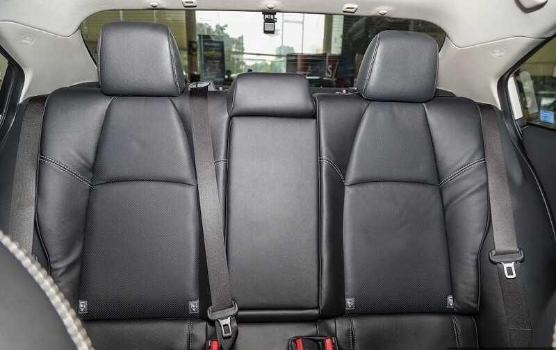 Khoang ghế sau Toyota Corolla Altis mới
