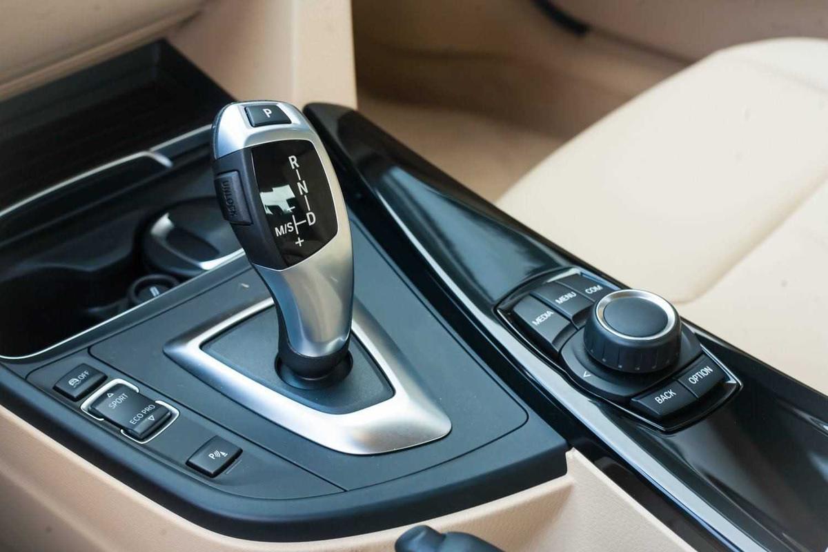 Nội thất BMW 310i (F30)