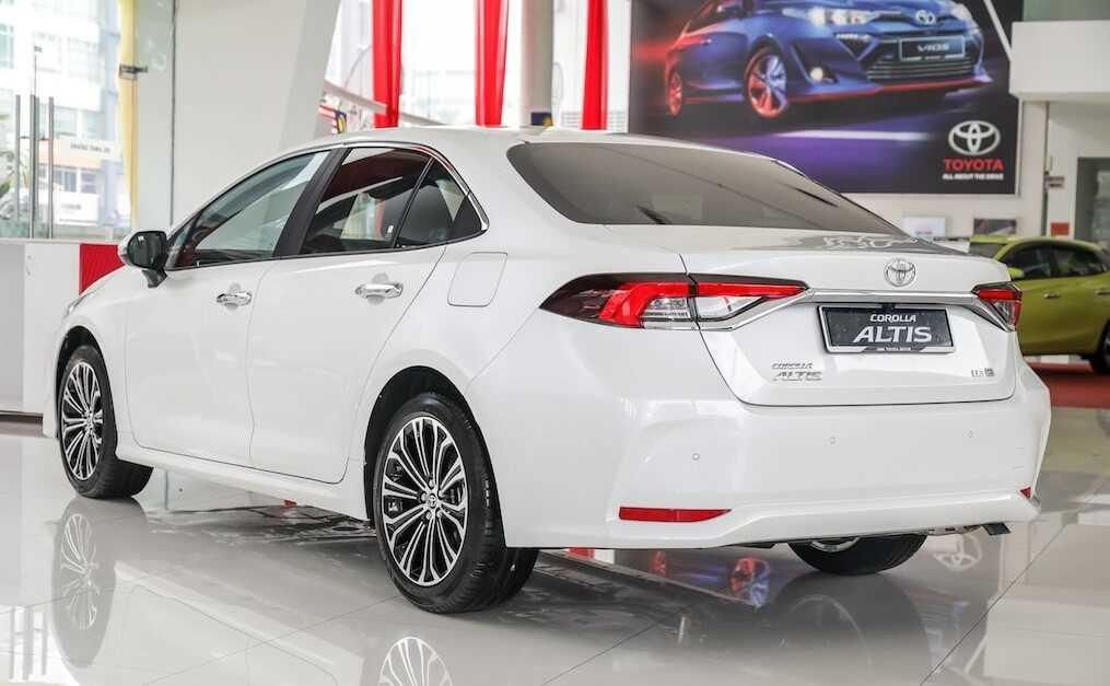 Phần đuôi xe Toyota Corolla Altis mới