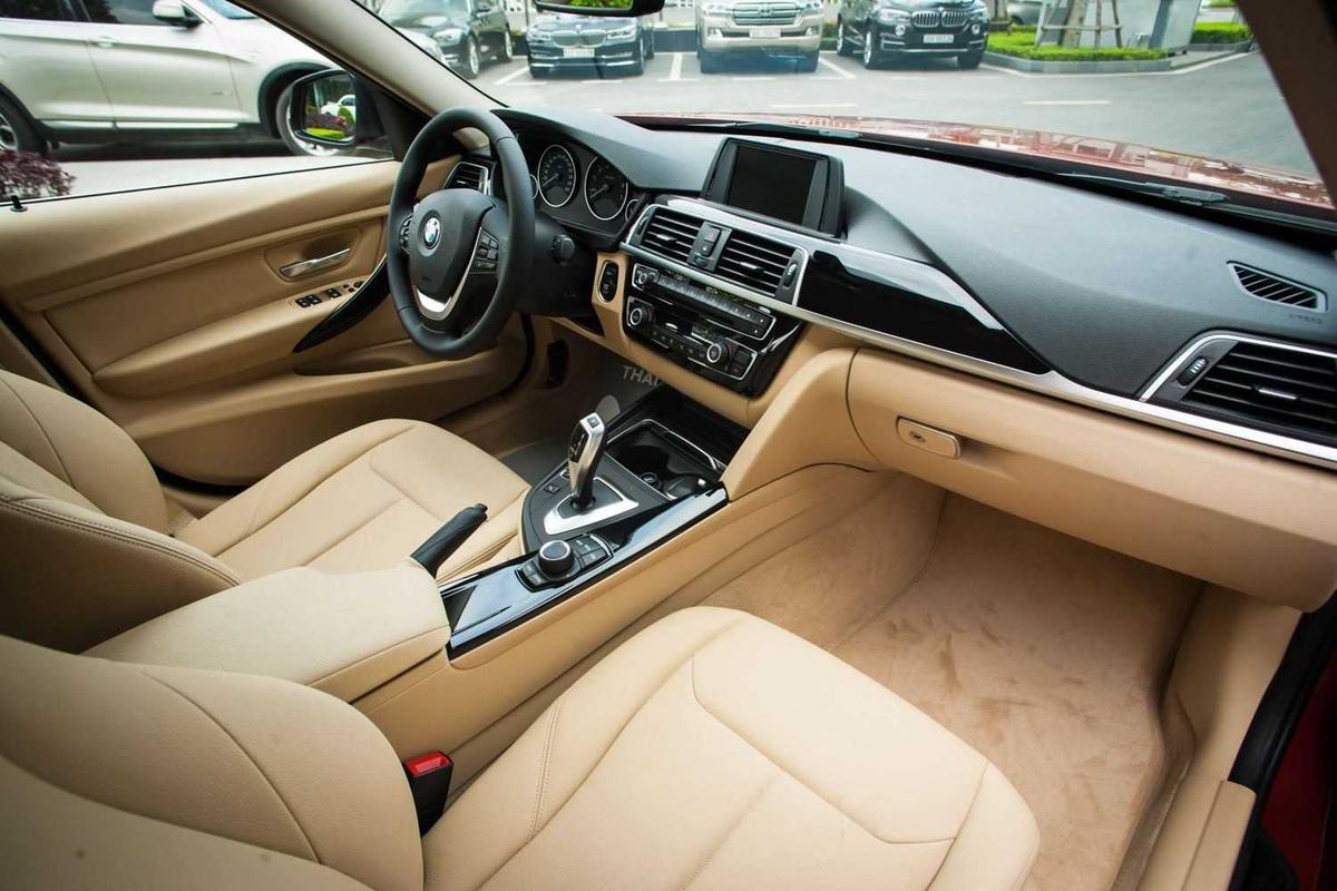 Nội thất BMW 310i (F30)