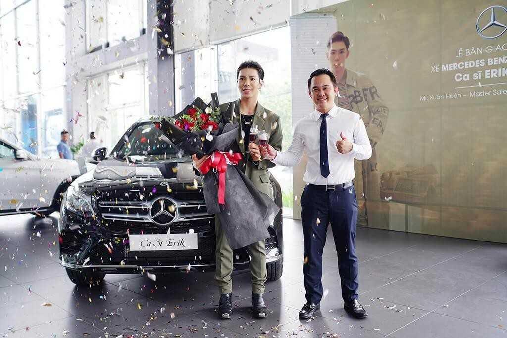 Lễ bàn giao Mercedes GLC 300 cho ca sĩ Erik