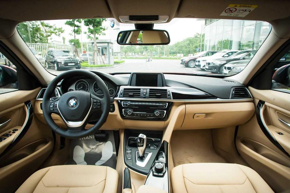 Nội thất BMW 310i (F30)