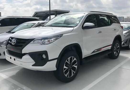 Cận cảnh ngoại hình khác biệt của Toyota Fortuner TRD giá 1,2 tỷ đồng tại Việt Nam