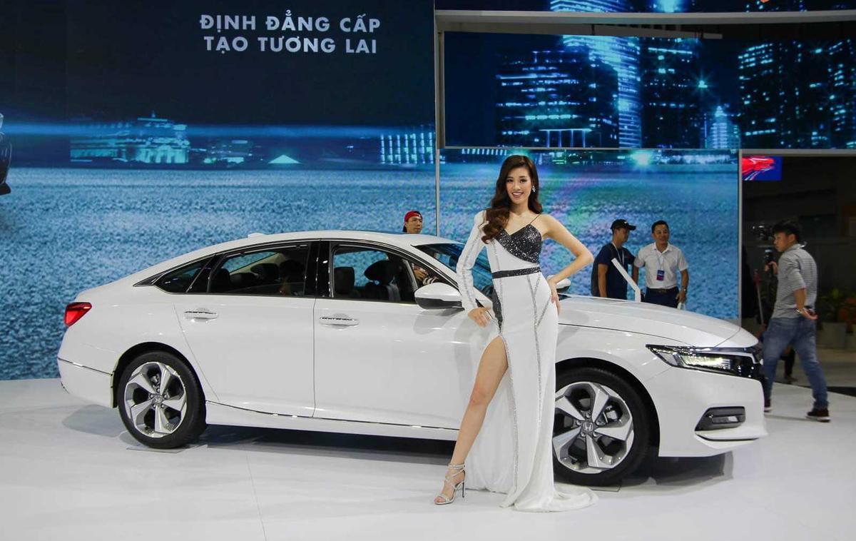 [VMS 2019] Nhìn ngắm những bóng hồng quyến rũ tại triển lãm ô tô Việt Nam