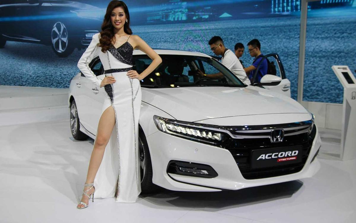 [VMS 2019] Nhìn ngắm những bóng hồng quyến rũ tại triển lãm ô tô Việt Nam