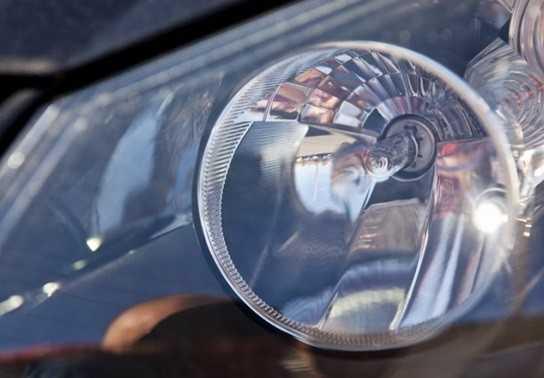 Lí giải sự chênh lệch giá xe của 2 phiên bản đèn LED và Halogen