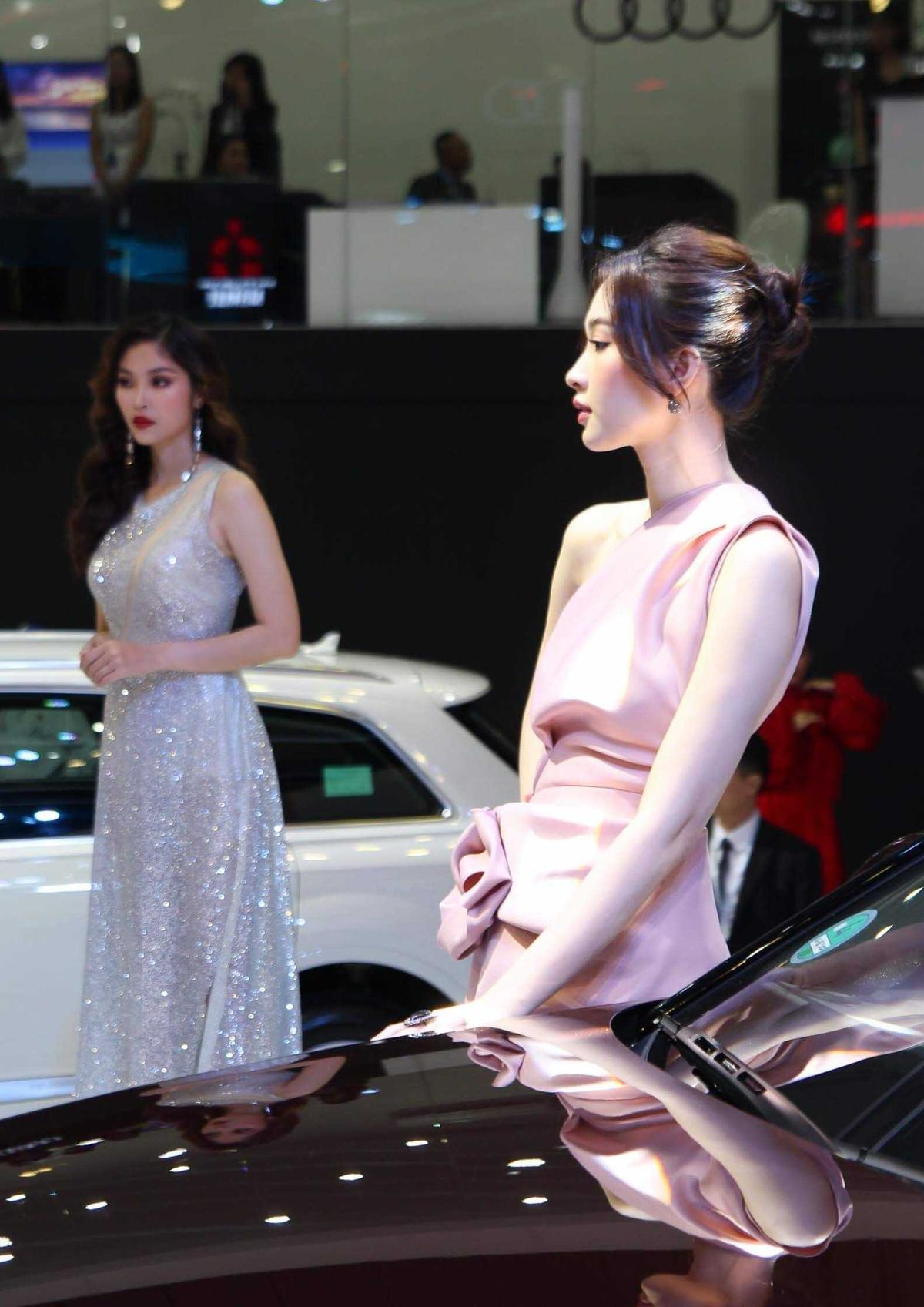 [VMS 2019] Nhìn ngắm những bóng hồng quyến rũ tại triển lãm ô tô Việt Nam