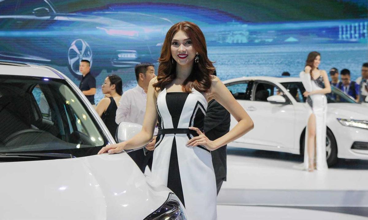 [VMS 2019] Nhìn ngắm những bóng hồng quyến rũ tại triển lãm ô tô Việt Nam