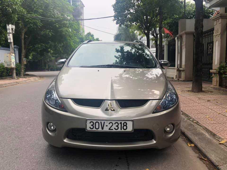 Xe cũ Mitsubishi Grandis giá phổ thông phù hợp túi tiền của mọi gia đình Việt