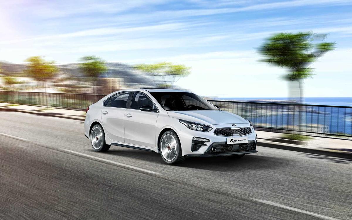 Lộ diện đối thủ của Honda Civic RS: Kia Cerato phiên bản GT giá từ 517 triệu