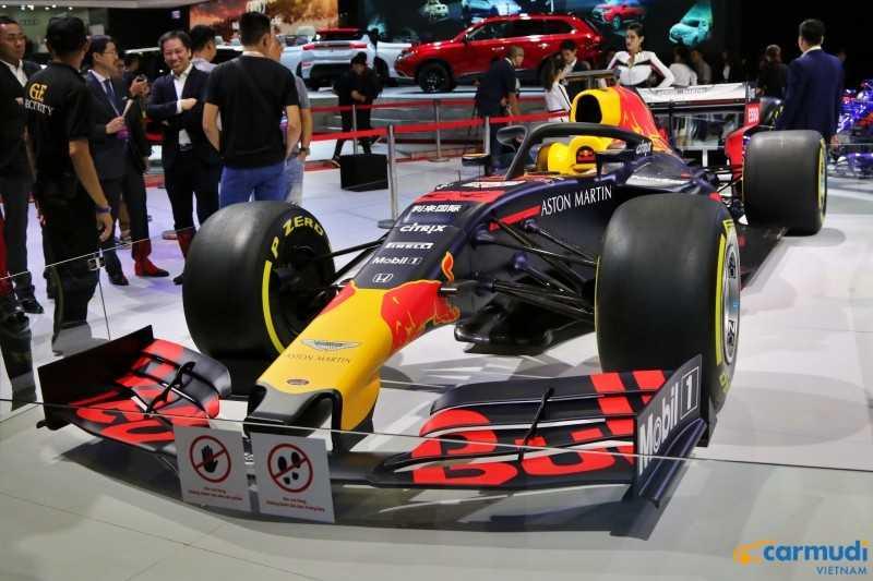 xe đua Aston Martin Red Bull Racing