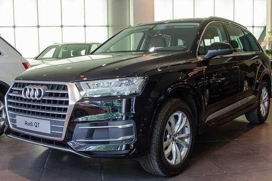 Audi Q7 được ưu đãi phí trước bạ 300 triệu đồng trừ vào giá xe.